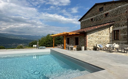 Casa de Campo en Camporgiano, Toscana, Italia 1