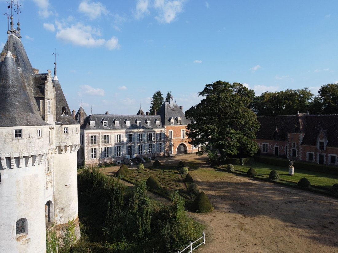 Château des Siècles: A 41-Hectare Dream Woven in Stone, 120km from Paris