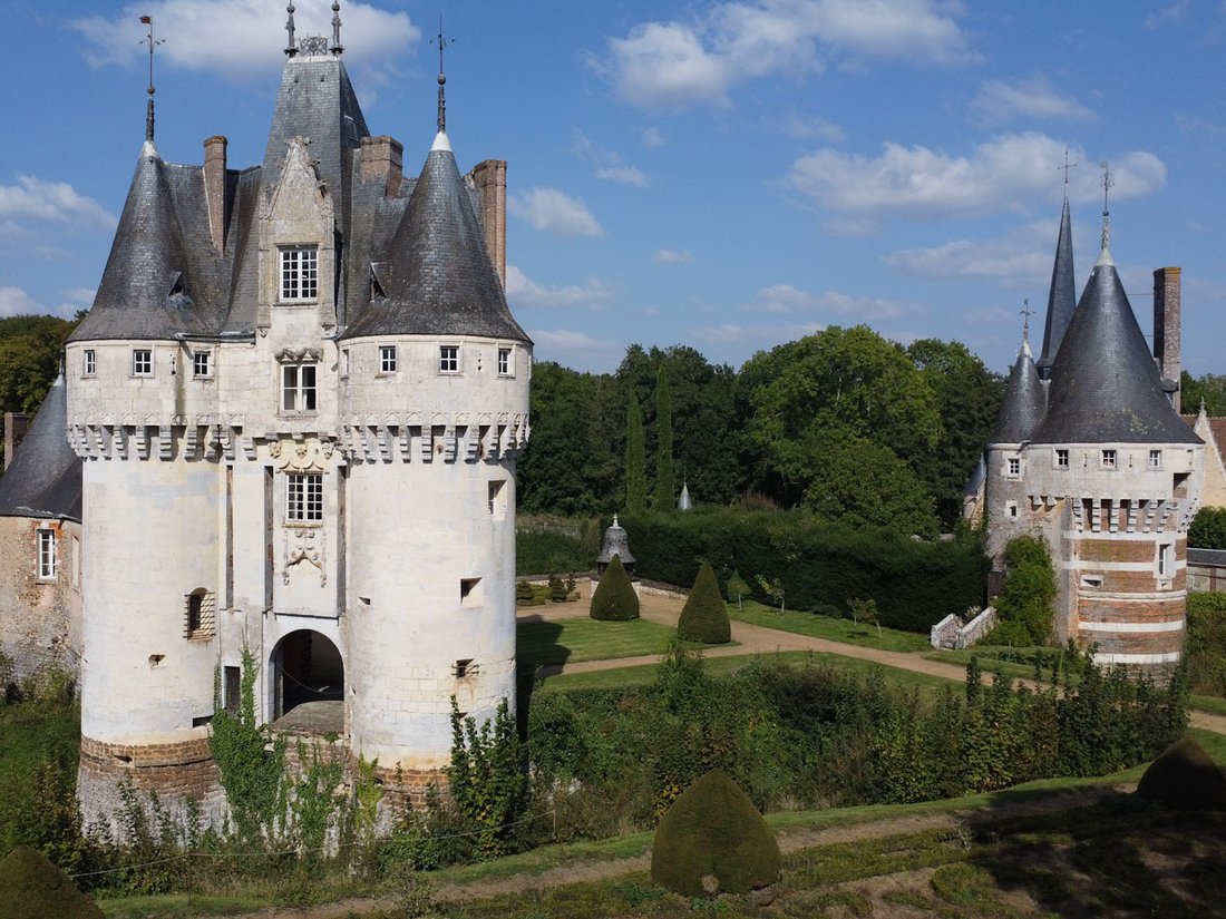 Château des Siècles: A 41-Hectare Dream Woven in Stone, 120km from Paris