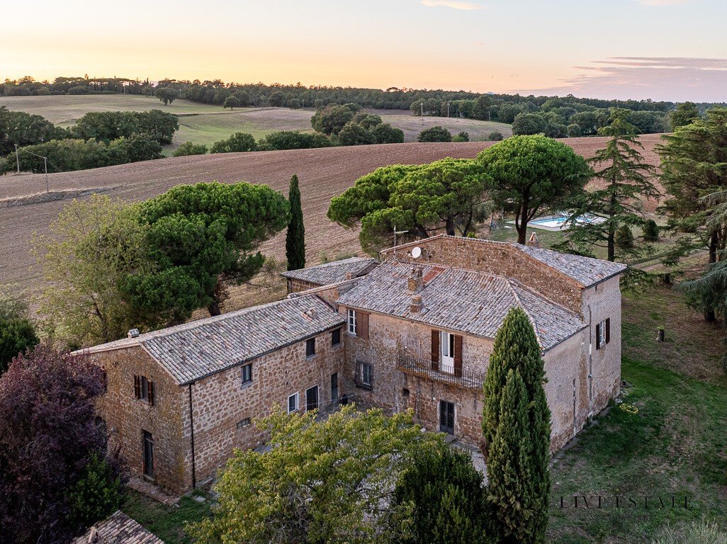 Estate in Lubriano, Lazio, Italy 1 - 15165749