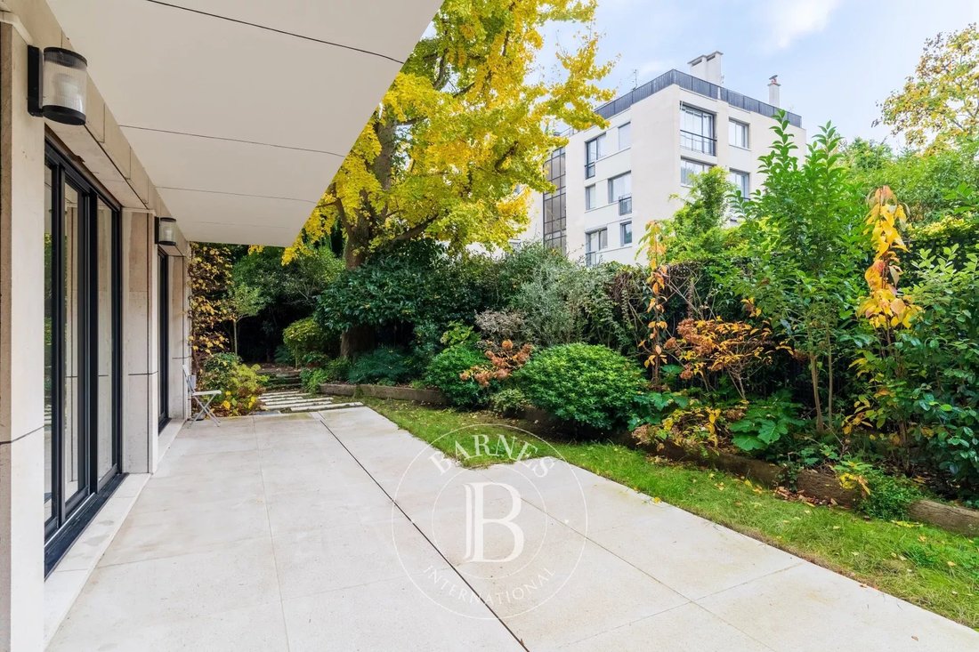 Apartment in Saint James-Delabordère, Neuilly-sur-Seine, France 1 - 14932270
