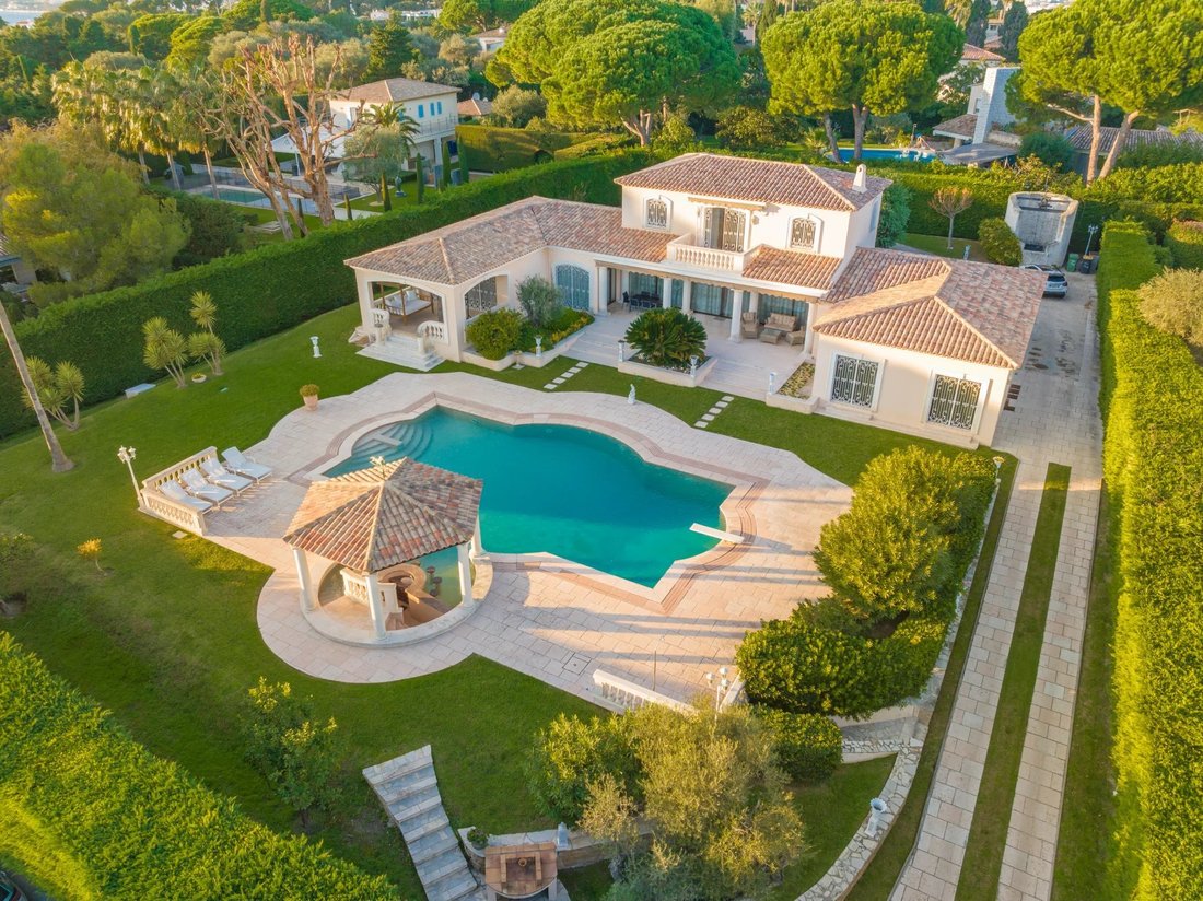 Villa in Antibes, Provence-Alpes-Côte d'Azur, France 3 - 15162716