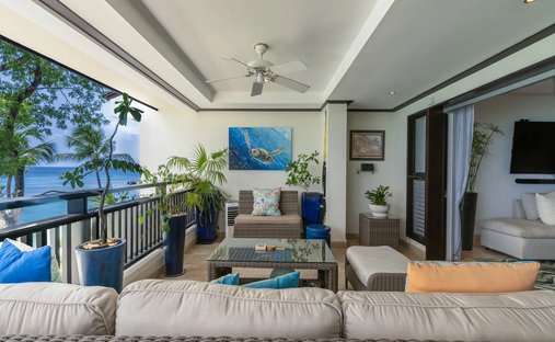 Apartment in Paynes Bay Beach, Saint James, Barbados 1