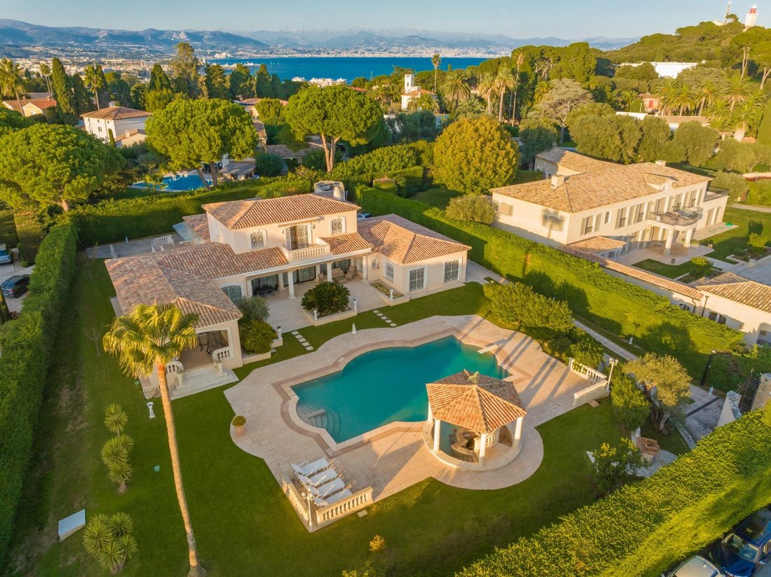 Villa in Antibes, Provence-Alpes-Côte d'Azur, France 2 - 15162716
