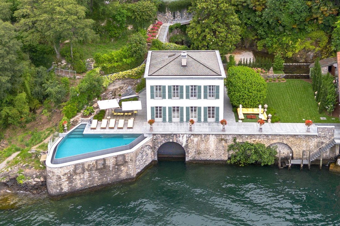 Prestigious Pied Dans L Eau Villa On Lake In Pognana Lario Lombardy