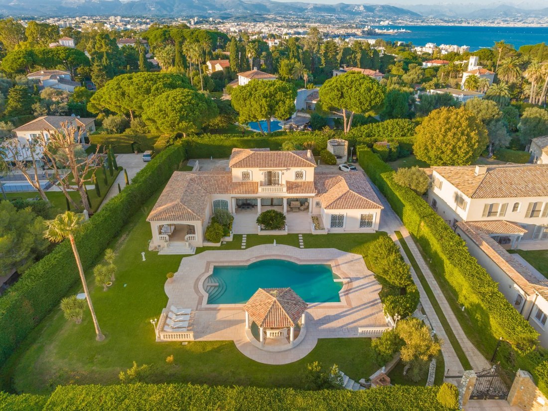 Villa in Antibes, Provence-Alpes-Côte d'Azur, France 1 - 15162716