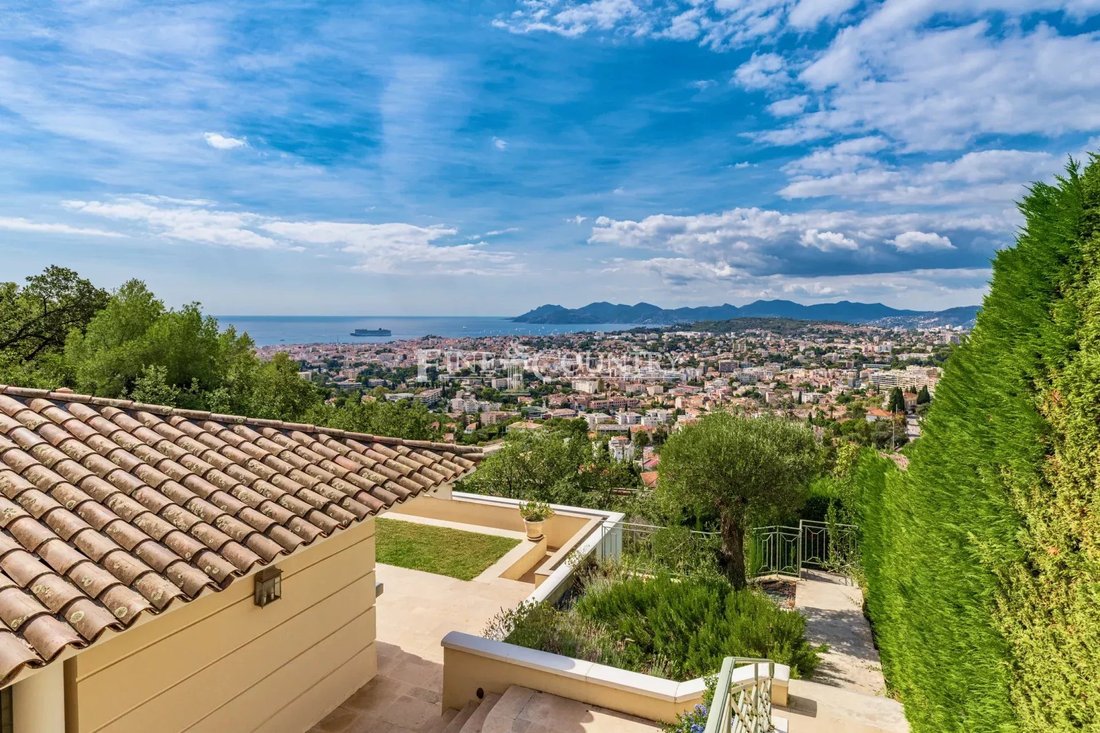 Villa in Cannes, Provence-Alpes-Côte d'Azur, France 1 - 13782448