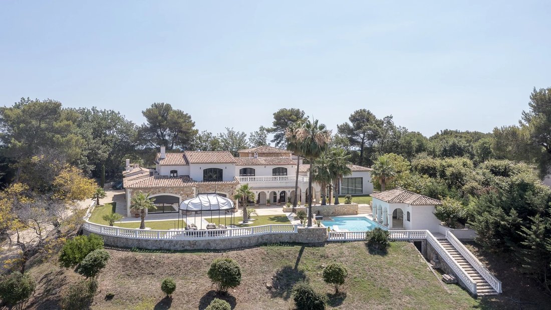 Estate in Mougins, Provence-Alpes-Côte d'Azur, France 2 - 13689231