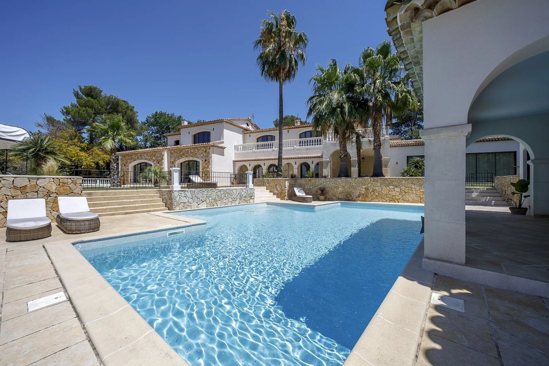 Estate in Mougins, Provence-Alpes-Côte d'Azur, France 1 - 13689231