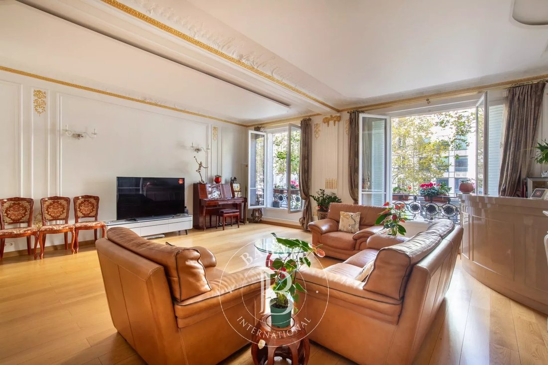 Apartment in Paris, Île-de-France, France 3 - 13539634