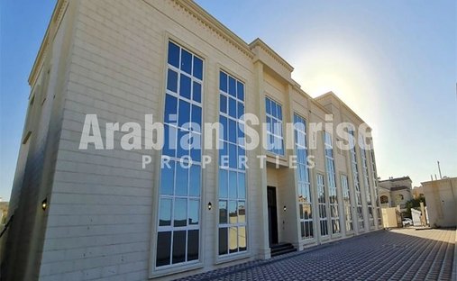 Villa in Abu Dhabi, Abu Dhabi, United Arab Emirates 1