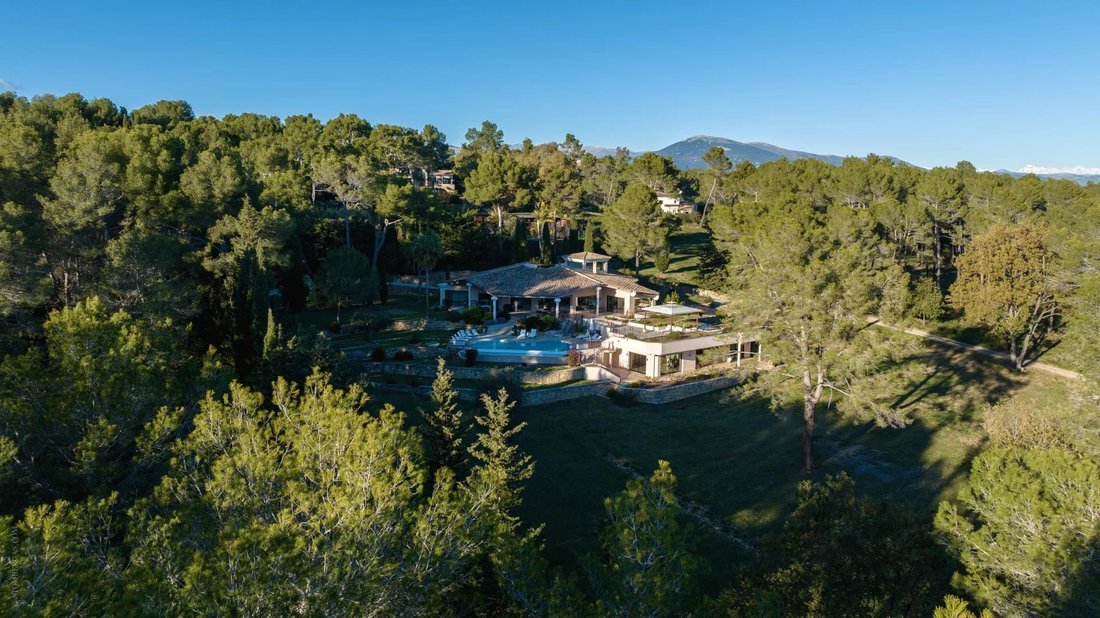 Villa in Mougins, Provence-Alpes-Côte d'Azur, France 1 - 14750594