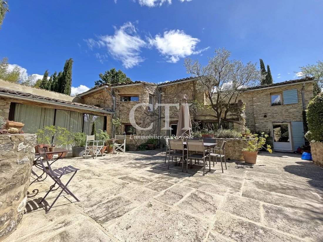Estate in Est Nord, Vaison-la-Romaine, France 1 - 12733560