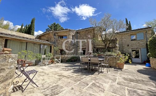 Estate in Est Nord, Vaison-la-Romaine, France 1