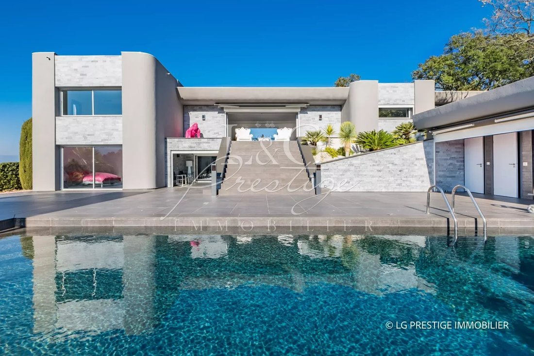 Villa in Le Centre Ville, Mandelieu-la-Napoule, France 2 - 11907955