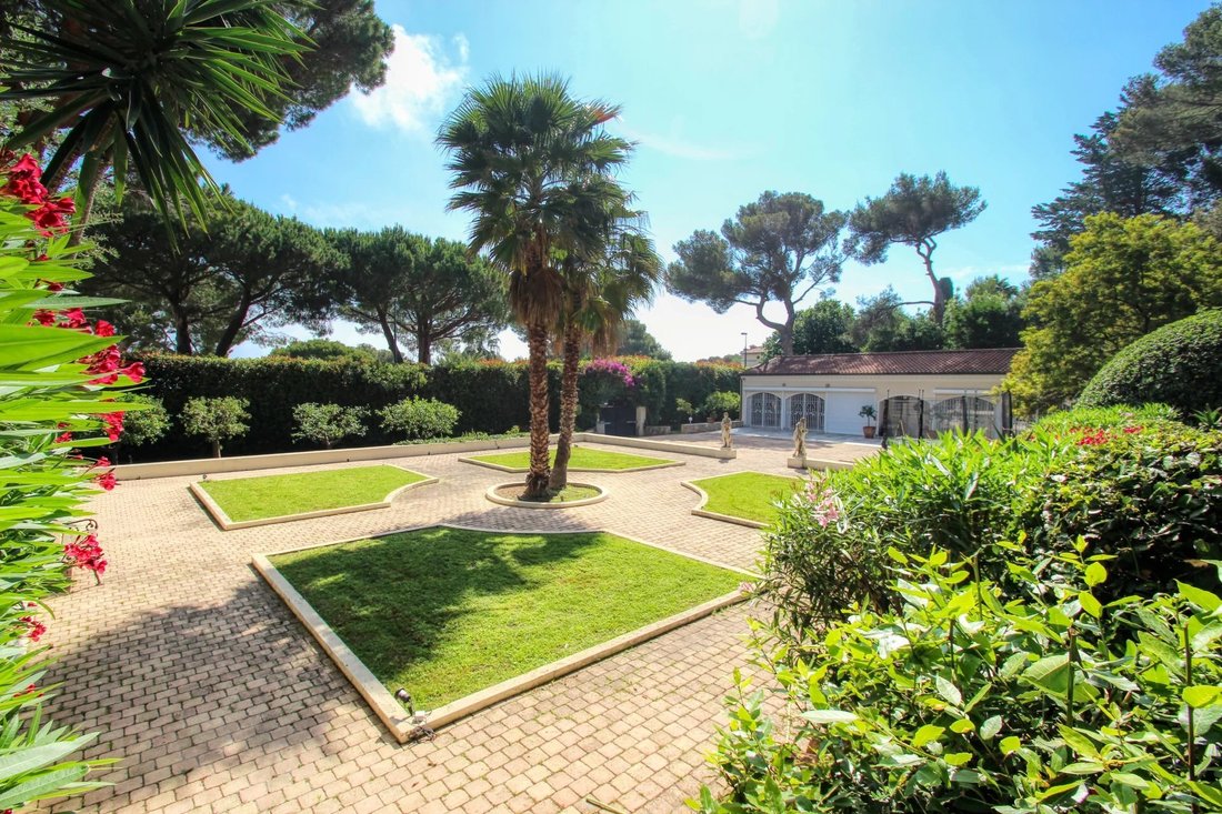 Estate in Saint-Jean-Cap-Ferrat, Provence-Alpes-Côte d'Azur, France 5 - 13063010