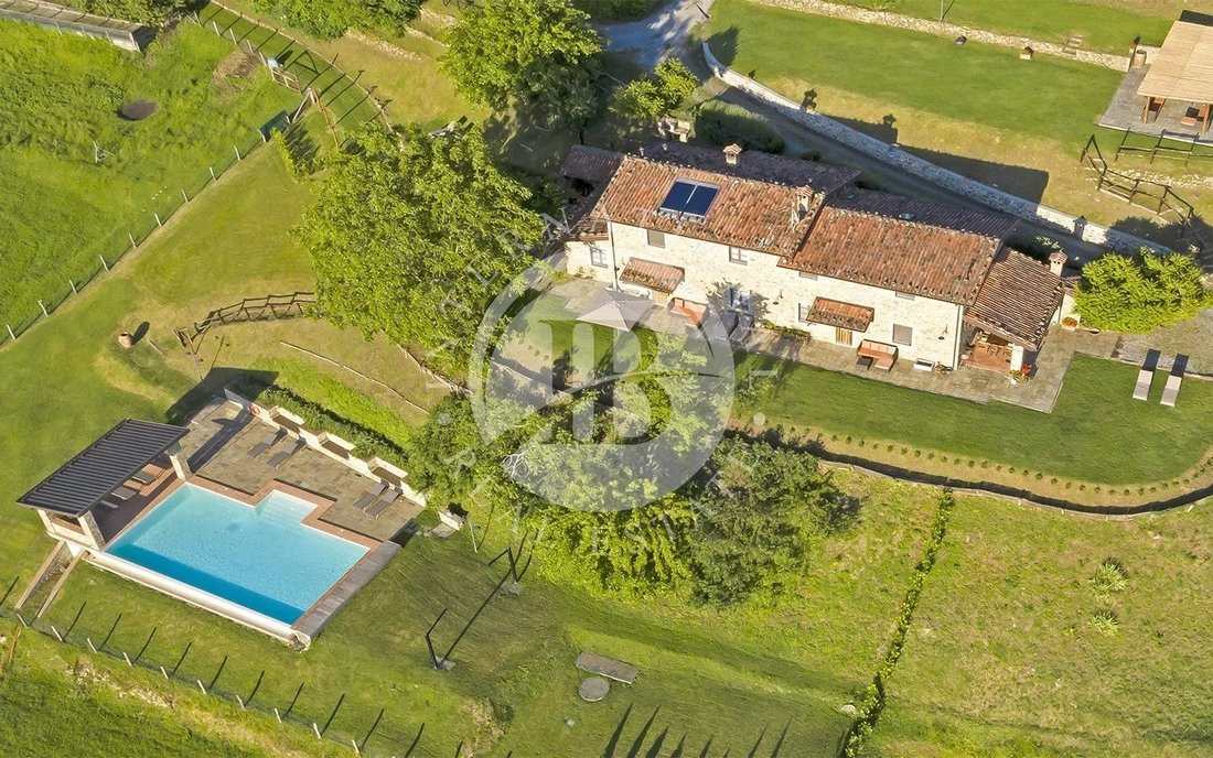 Villa in Castelnuovo di Garfagnana, Tuscany, Italy 1 - 13996882