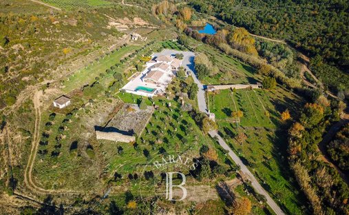 Estate in Le Plan-de-la-Tour, Provence-Alpes-Côte d'Azur, France 1