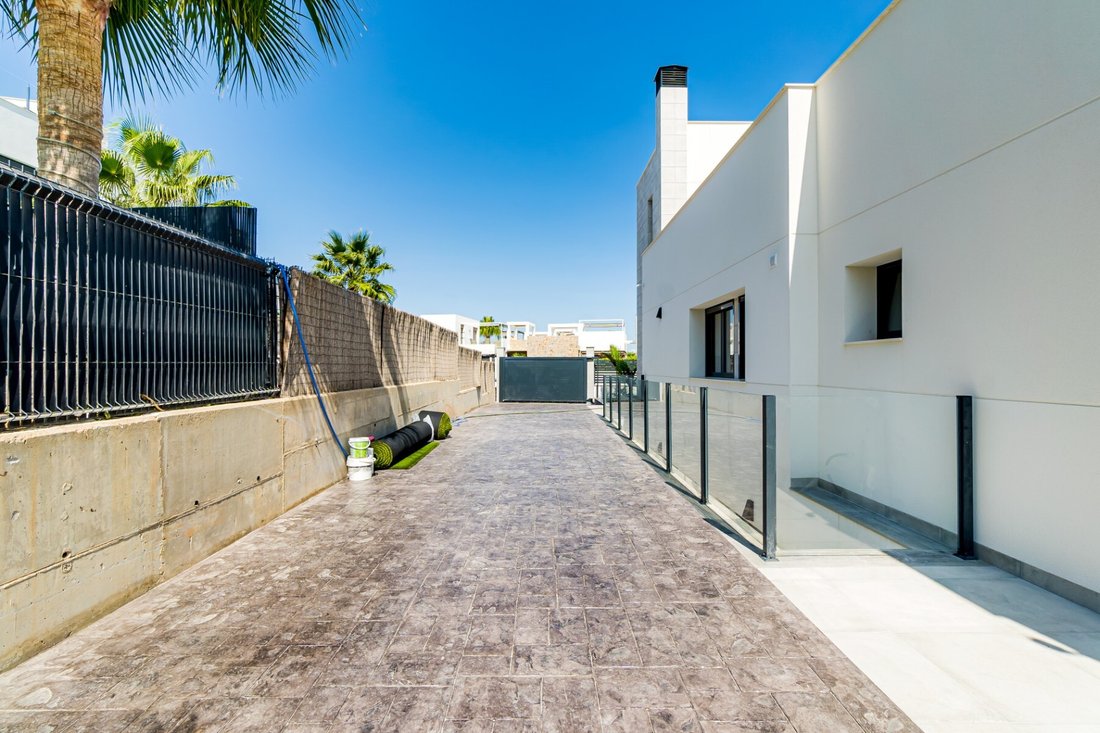 Villa in Cabo Roig, Orihuela, Valencian Community 3 - 12416834
