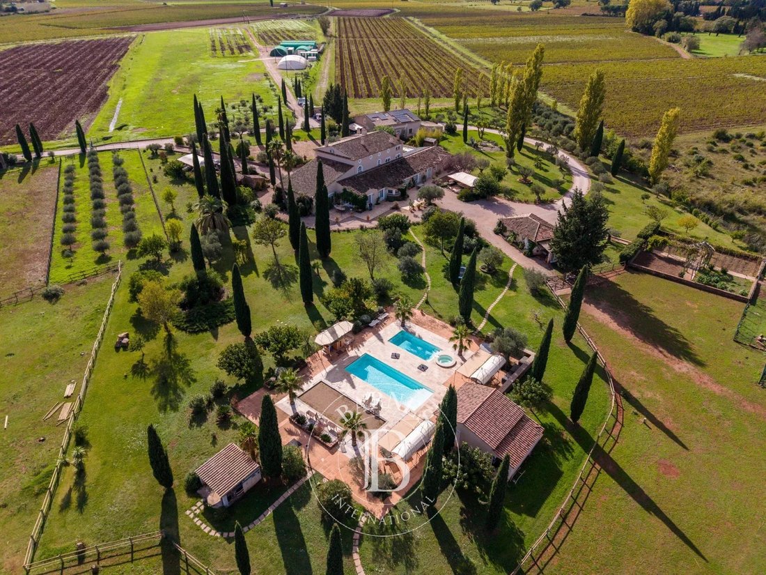 Estate in Gonfaron, Provence-Alpes-Côte d'Azur, France 2 - 14860978