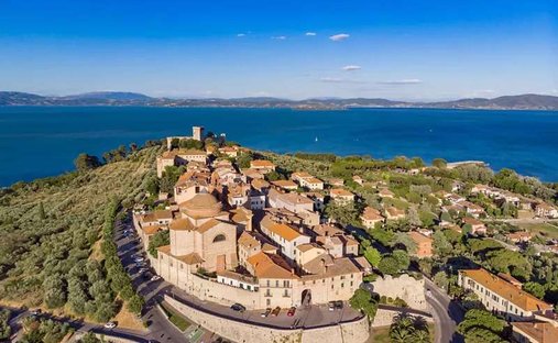 Estate in Castiglione del Lago, Umbria, Italy 1