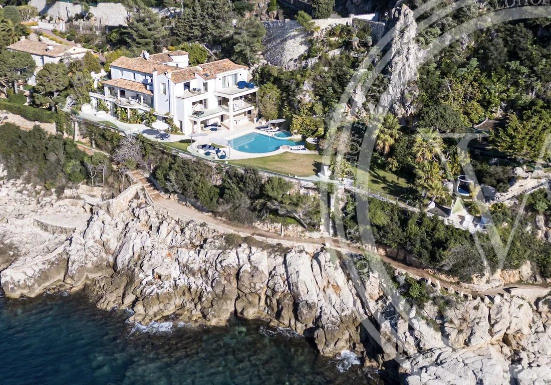 Villa in Saint-Jean-Cap-Ferrat, Provence-Alpes-Côte d'Azur, France 2 - 15138542