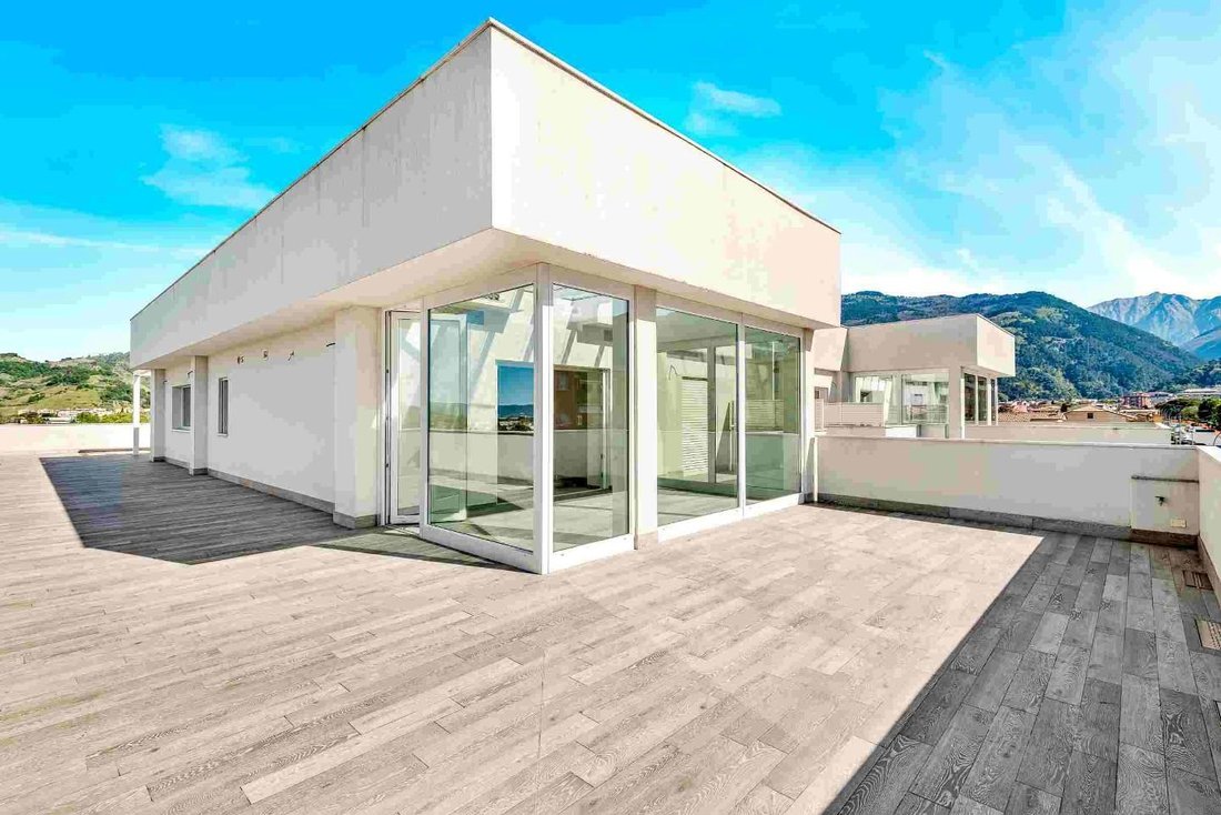 Penthouse in Center, Massa, Italy 5 - 15176014