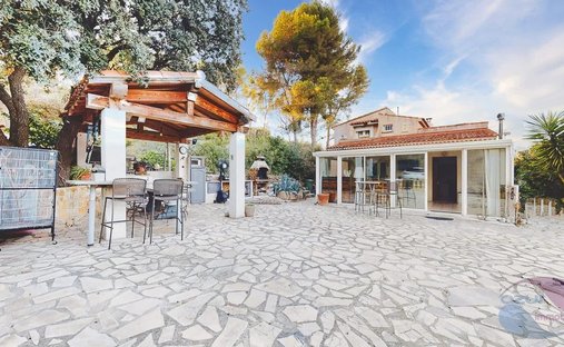 House in Étang de l'Olivier-Domaine de Sulauze, Istres, France 1