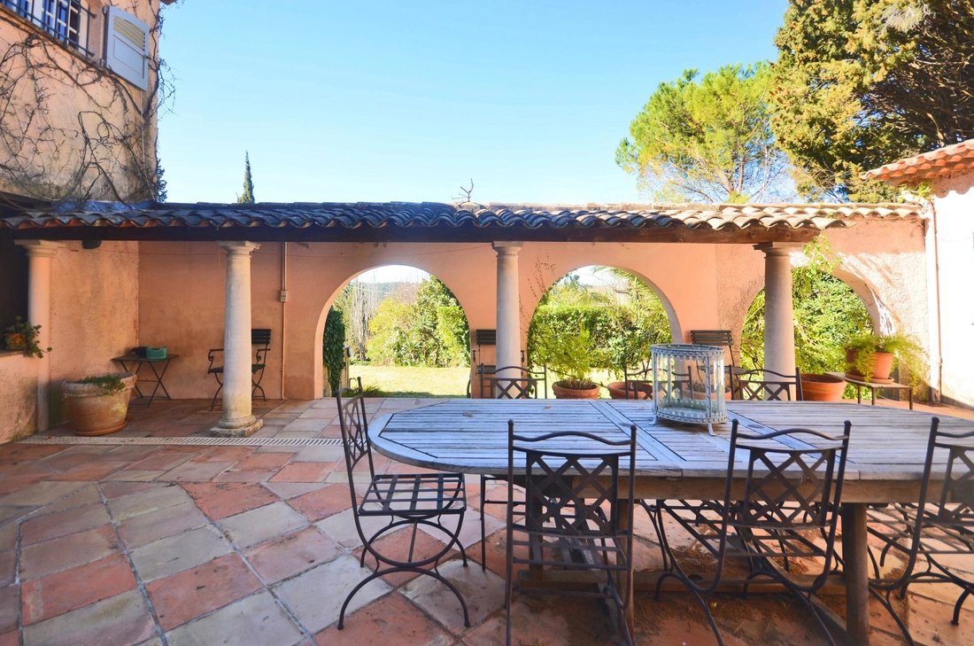 Villa in Grasse, Provence-Alpes-Côte d'Azur, France 4 - 12112365