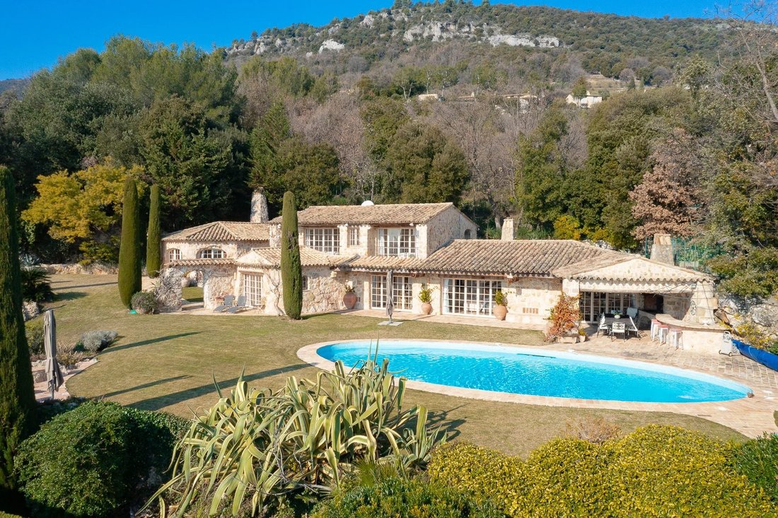 Estate in Tourrettes-sur-Loup, Provence-Alpes-Côte d'Azur, France 2 - 12519838