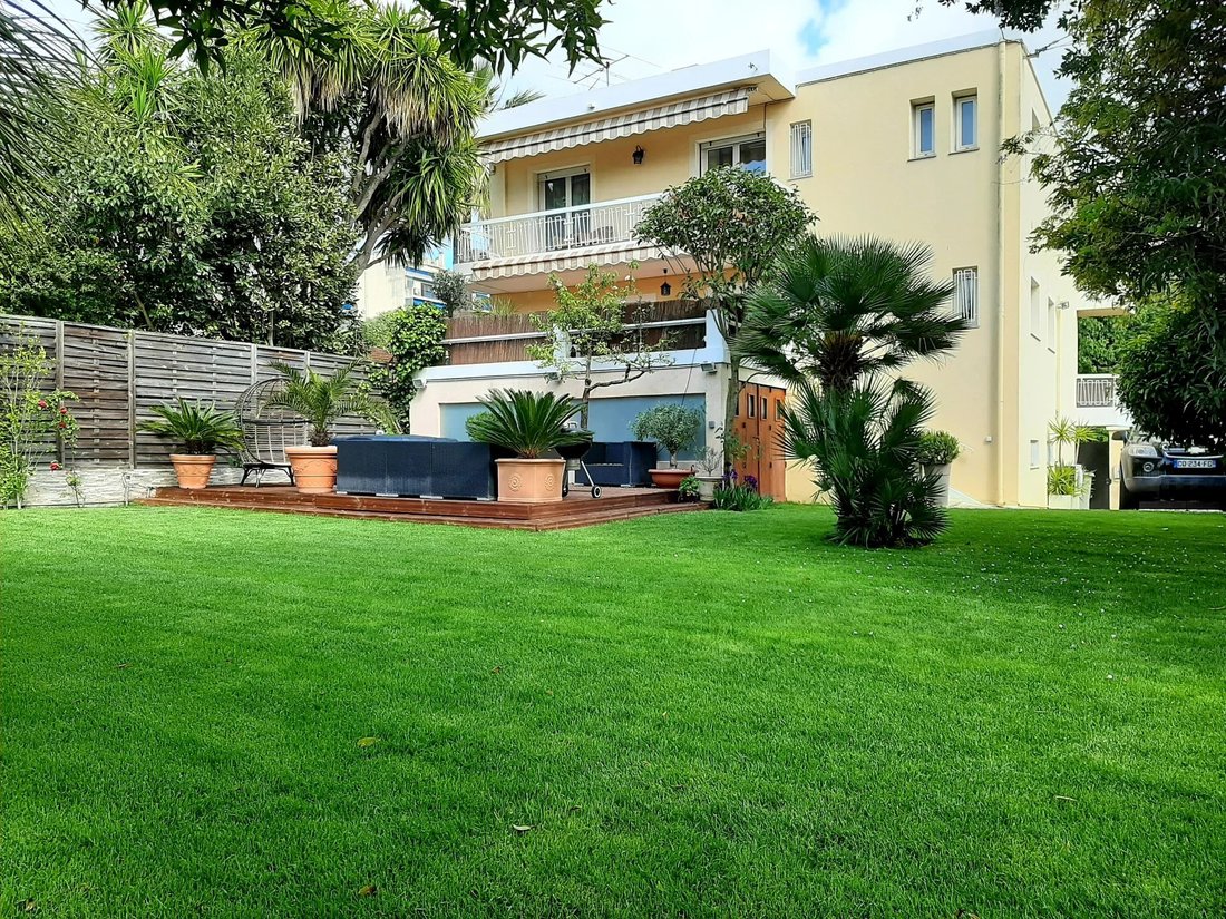 Villa in Ponteil, Antibes, France 1 - 13697823