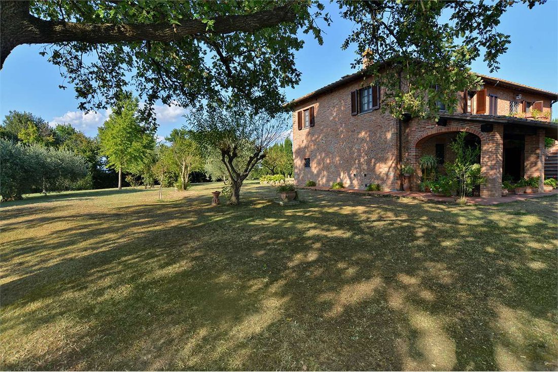Estate in Castiglione del Lago, Umbria, Italy 4 - 15176349