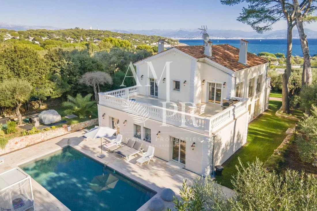 Villa in Antibes, Provence-Alpes-Côte d'Azur, France 1 - 11745185