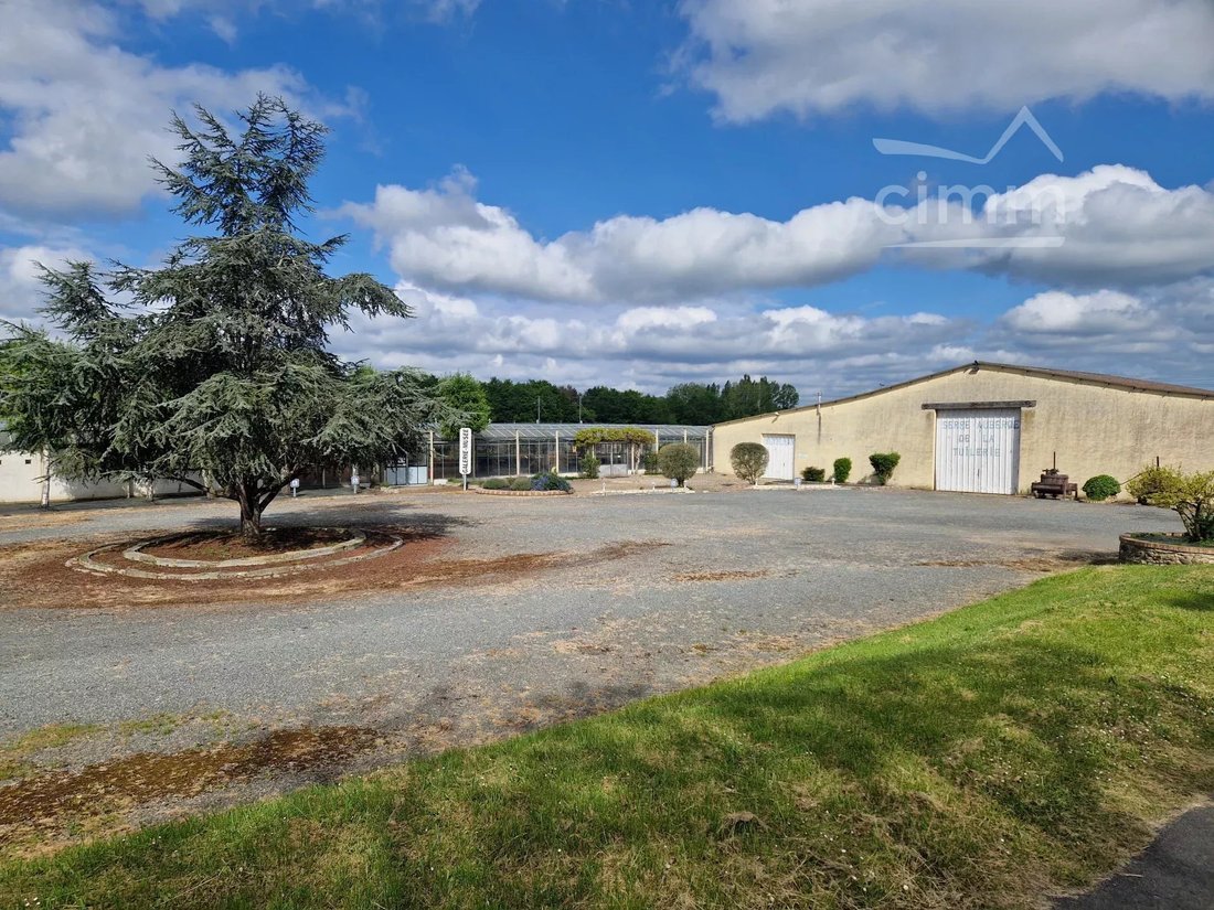 Estate in Savonnieres, Centre-Val de Loire, France 1 - 14186973
