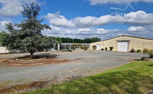 Estate in Savonnieres, Centre-Val de Loire, France 1