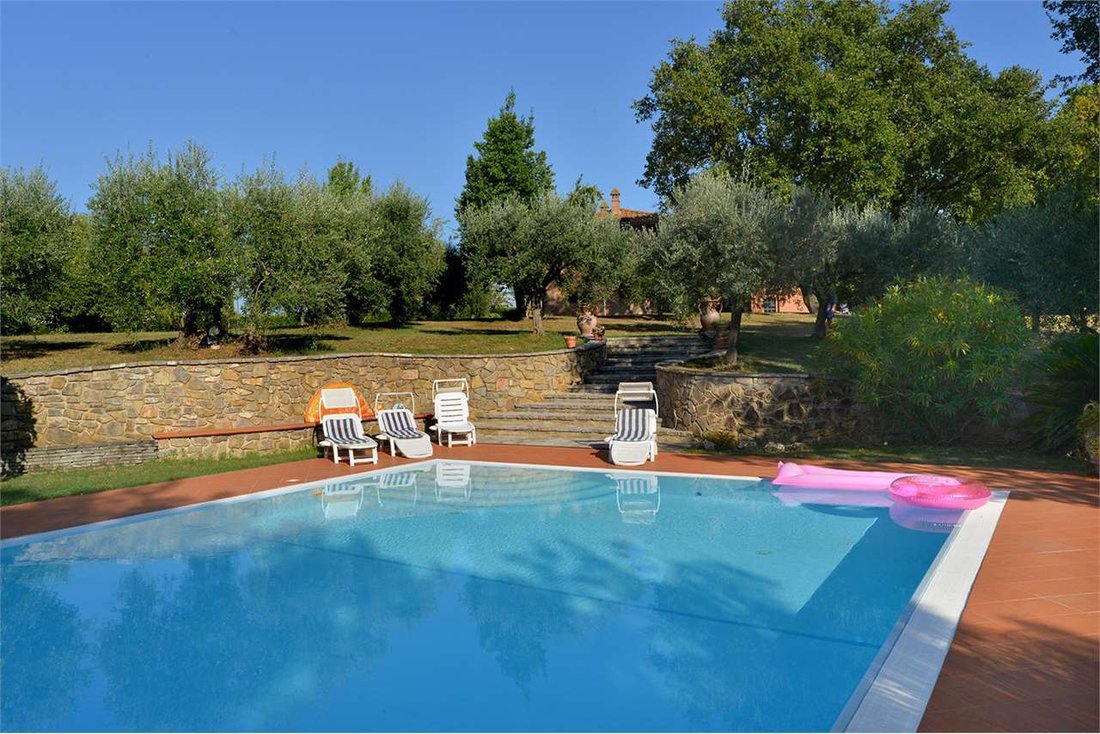 Estate in Castiglione del Lago, Umbria, Italy 5 - 15176349