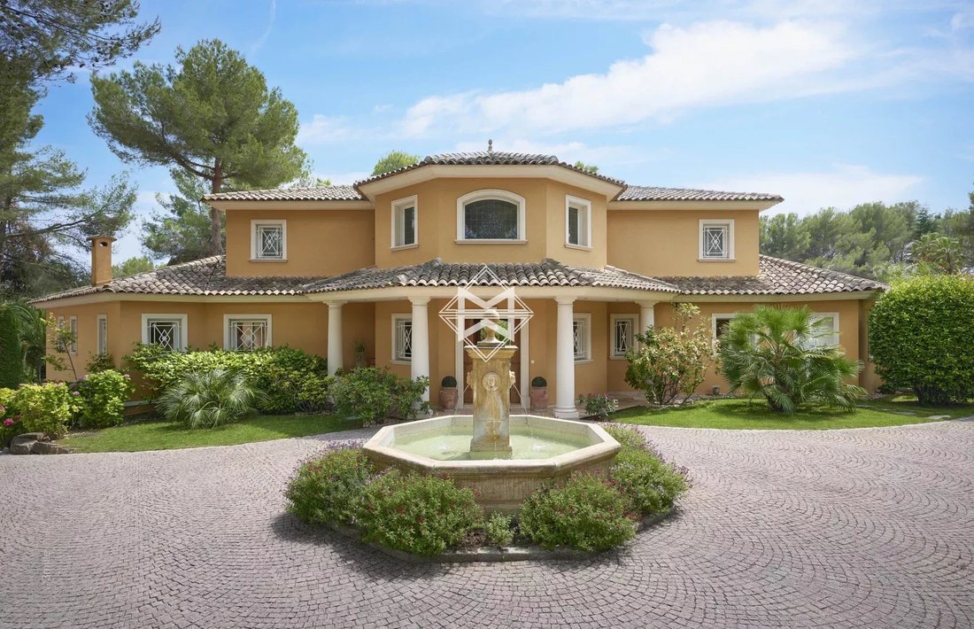 Villa in Mougins, Provence-Alpes-Côte d'Azur, France 2 - 12952323