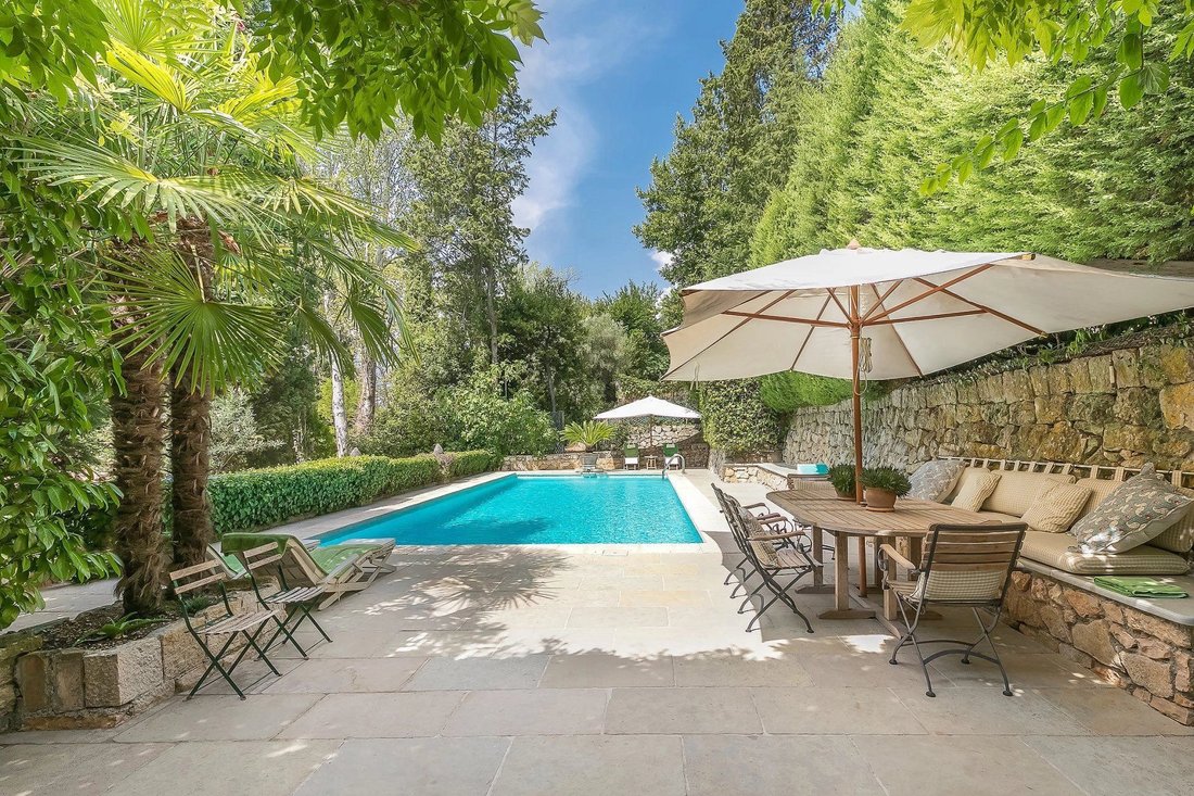 Villa in Grasse, Provence-Alpes-Côte d'Azur, France 3 - 12112365