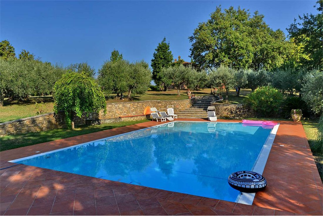 Estate in Castiglione del Lago, Umbria, Italy 3 - 15176349