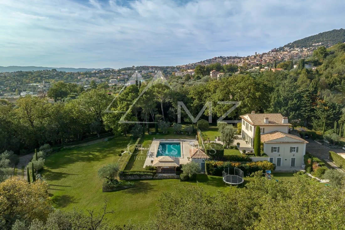 Estate in Grasse, Provence-Alpes-Côte d'Azur, France 2 - 13554081