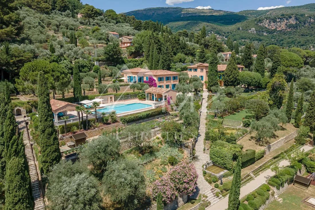 Estate in Grasse, Provence-Alpes-Côte d'Azur, France 2 - 11669824