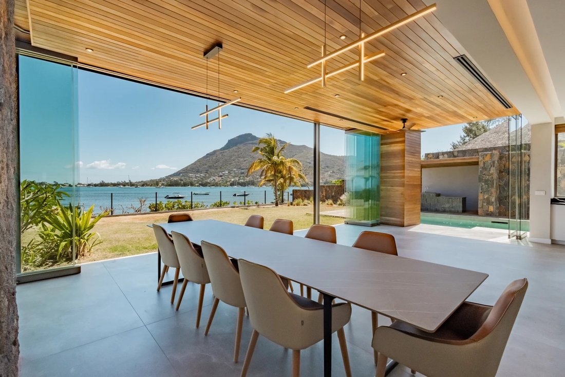 Villa in Grande Riviere Noire, Rivière Noire District, Mauritius 1 - 14425547