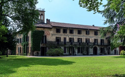Villa in Paderno Dugnano, Lombardy, Italy 1