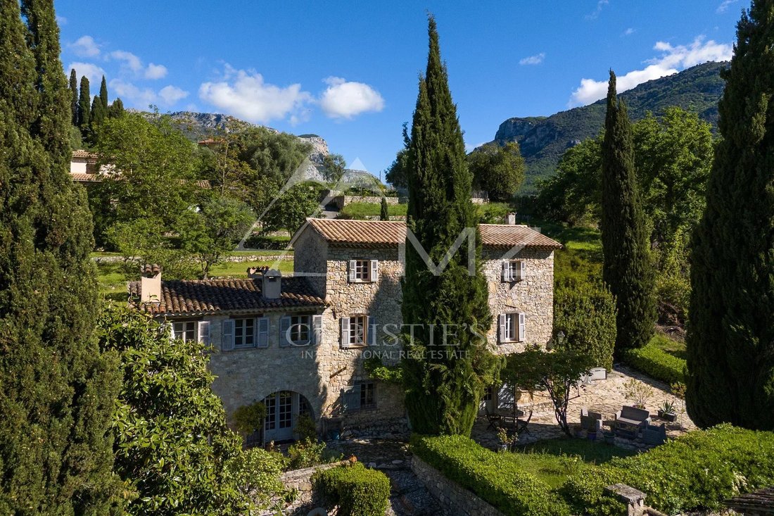 Villa in Le Bar-sur-Loup, Provence-Alpes-Côte d'Azur, France 1 - 14238941