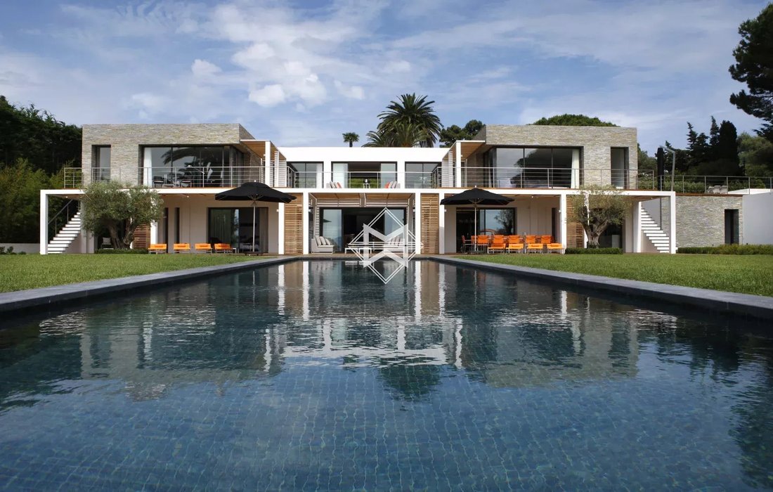 Estate in Antibes, Provence-Alpes-Côte d'Azur, France 1 - 11950284