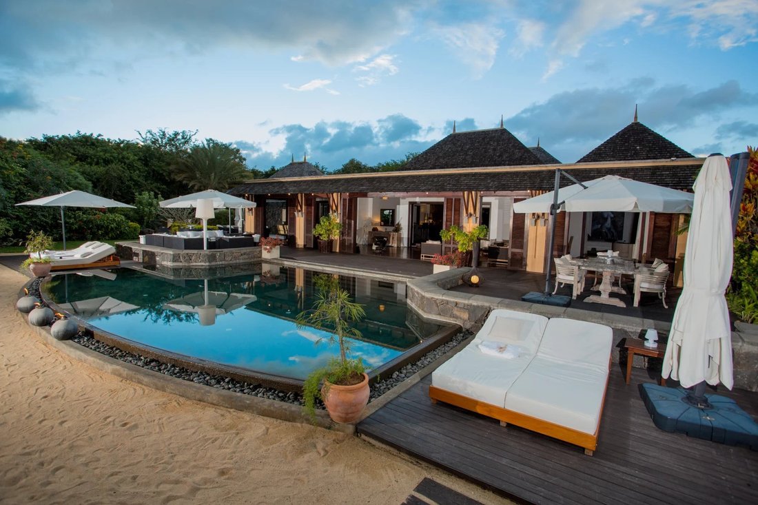 Villa in Flic en Flac, Rivière Noire District, Mauritius 1 - 14425400