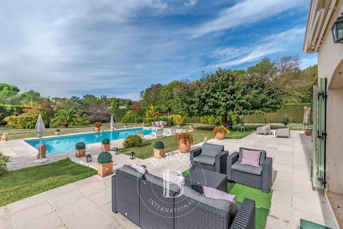 Villa in Châteauneuf-Grasse, Provence-Alpes-Côte d'Azur, France 2 - 12306683