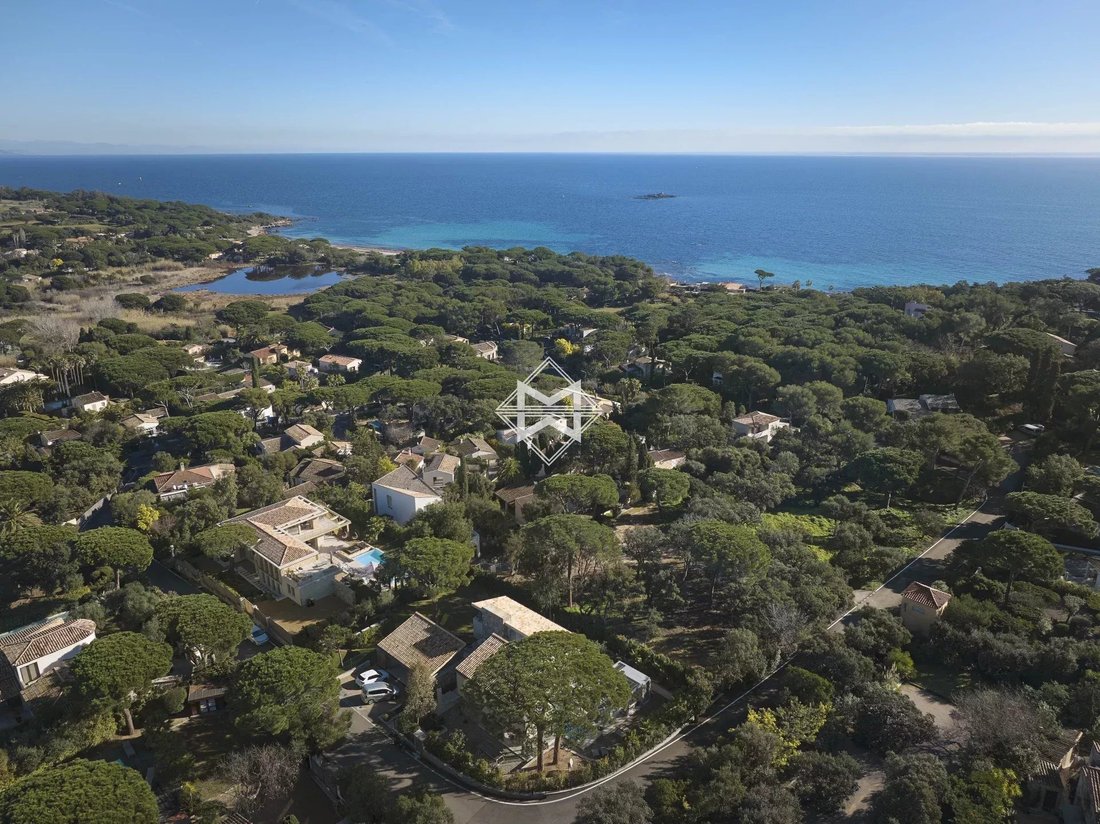 Estate in Zone Est Diffuse, Saint-Tropez, France 1 - 13831526