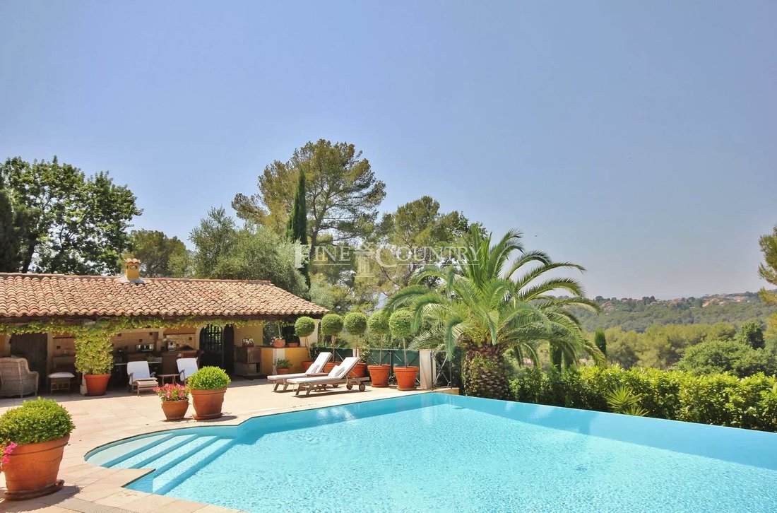 Villa in Mougins, Provence-Alpes-Côte d'Azur, France 1 - 13326604