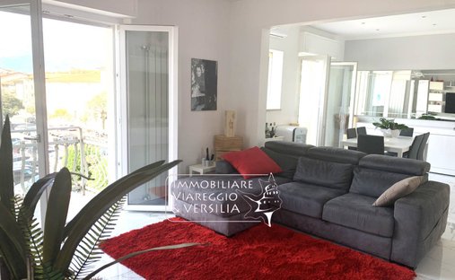 Apartment in Lungomare, Viareggio, Tuscany 1